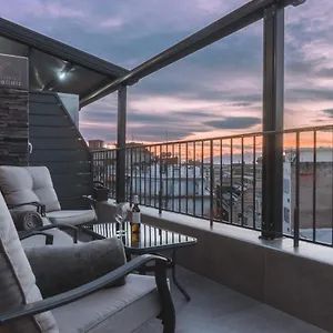 Avocado Balcony Suites Apartment