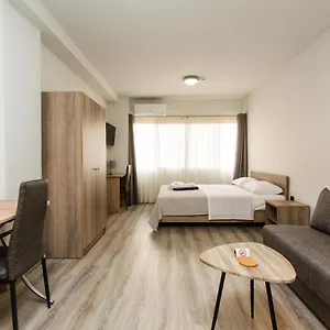  Apartament John